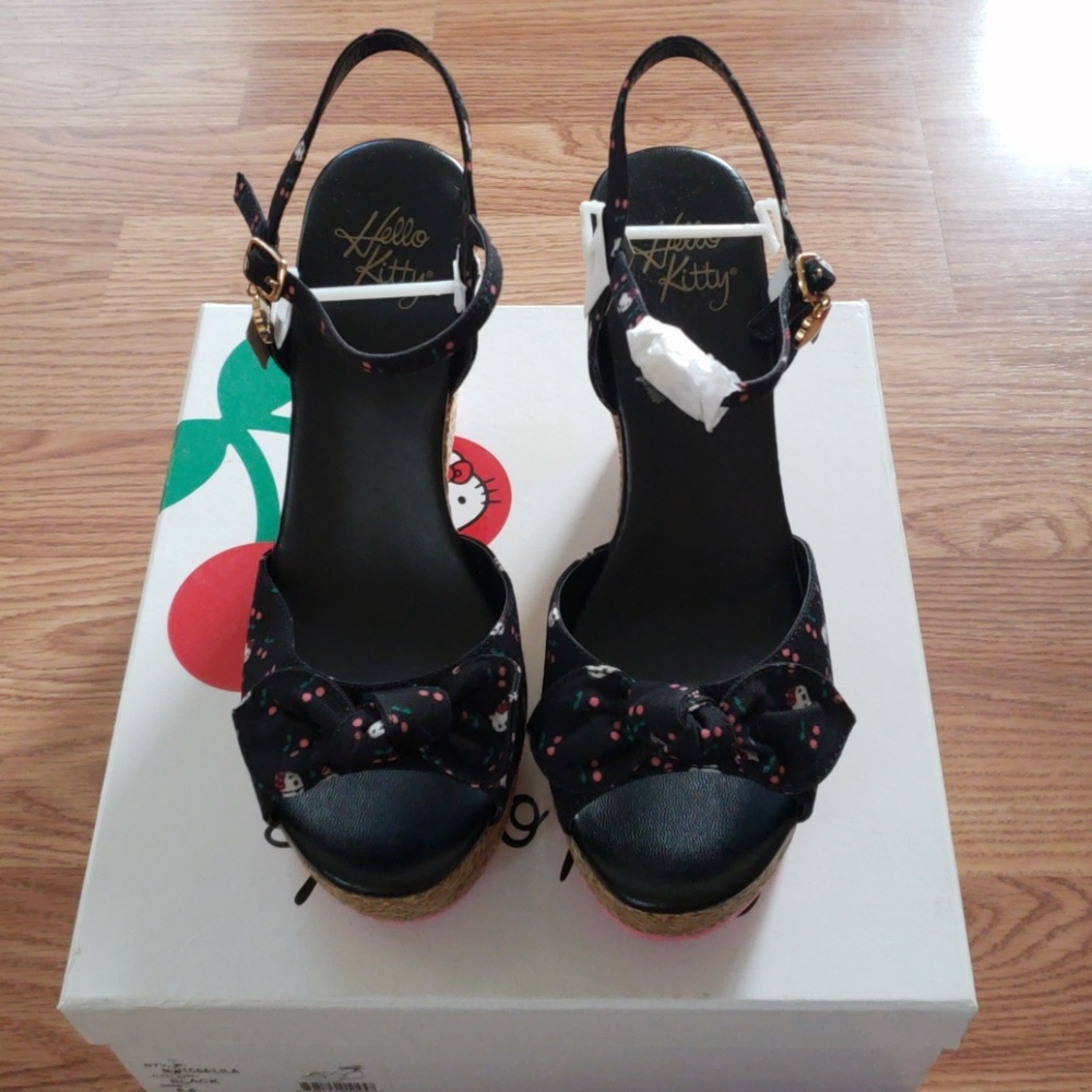 Hello Kitty Wedges